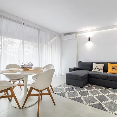 Comtal Homey Apartment *